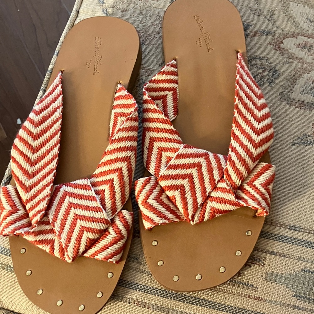 Universal thread Red and White Chevron Sandals 7 1/2 wide
